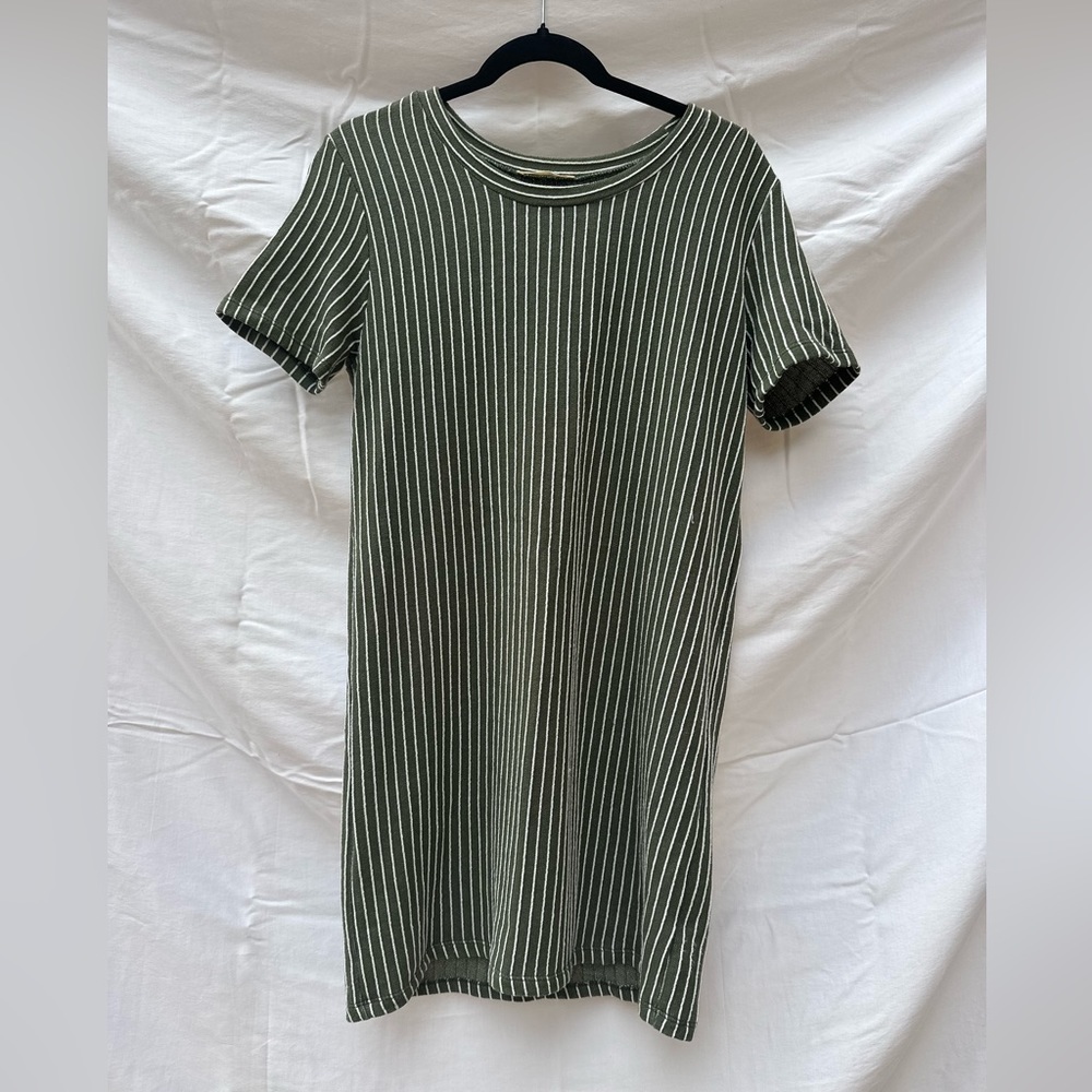 Super cute and comfy green and white t-shirt dress. Size medium.